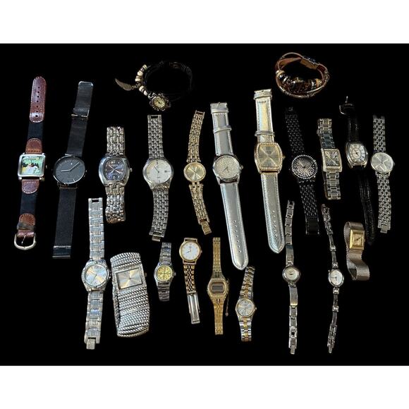 Lot of 22 Wrist Watches Various Brands, Not working (Need Batteries) - Picture 1 of 13